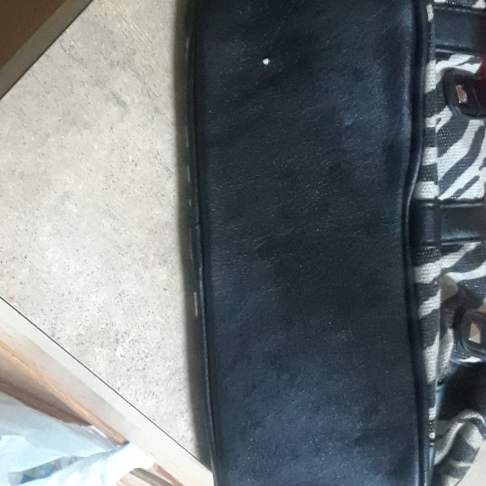 Handbag - Picture 2 of 3